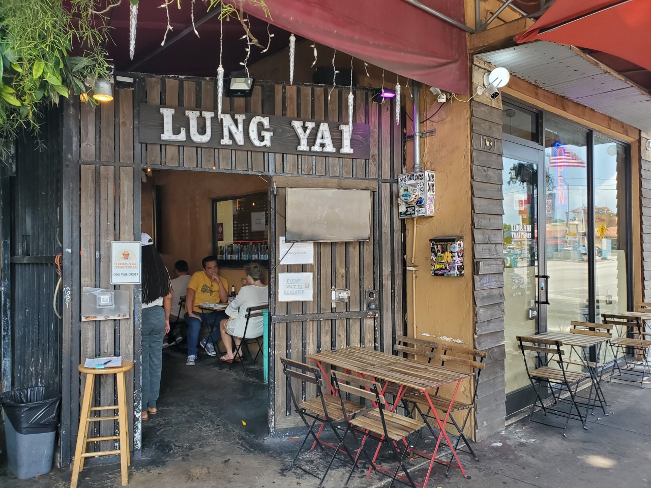 Lung_Yai Outside