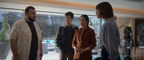 Jack, Will, Jin and Auggie together in Jack's apartment in Episode 3 of 3 Body Problem