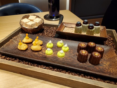 Petit Four presentation