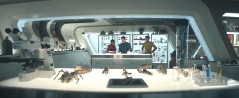 A beautiful anthropology workshop where Uhura, Sam and Jim Kirk theorize an extra-dimensional life-form