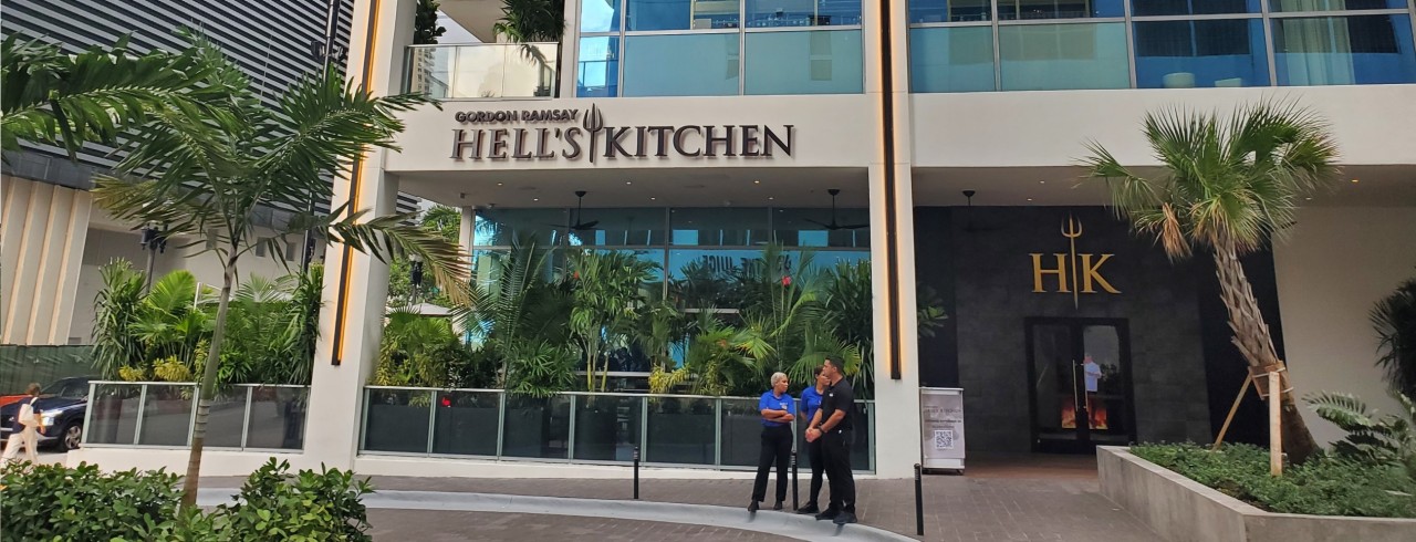 hellskitchen_outside1